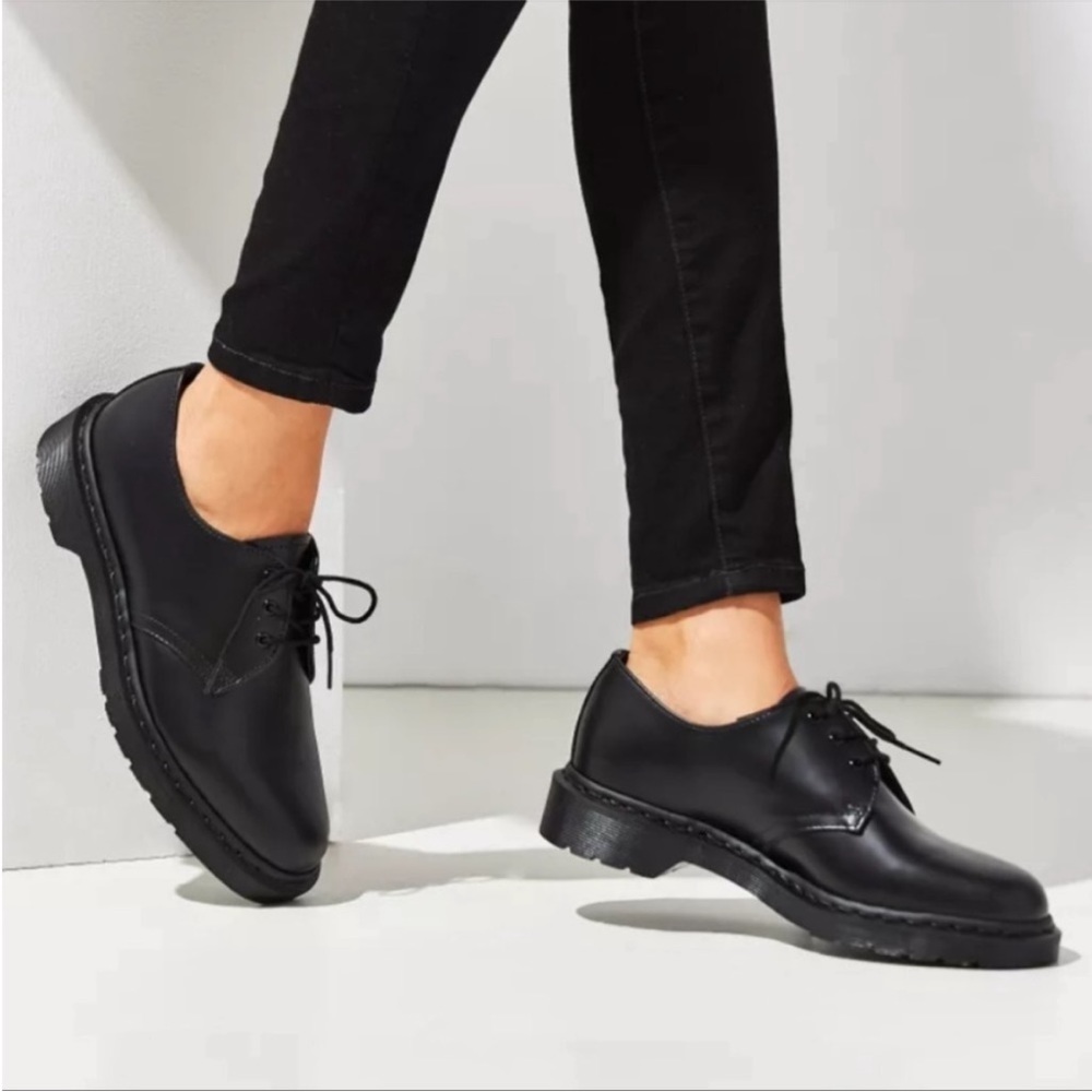 Dr. Martens womens Oxford
